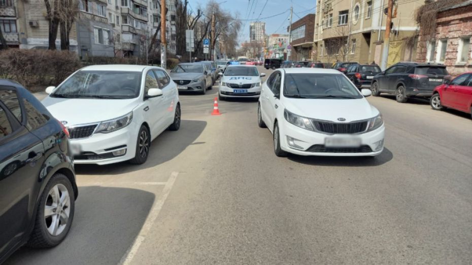 В центре Воронежа под колеса автомобиля попала 12-летняя школьница