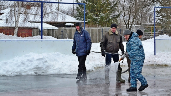 В Грибановском районе залили 8 катков