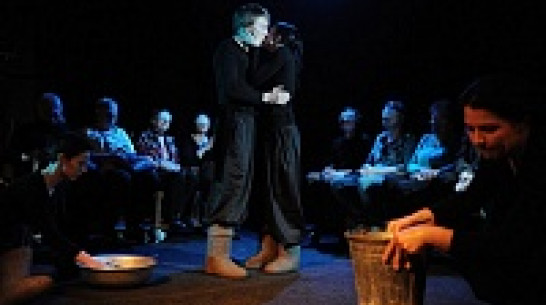 Воронежцы ощутили запахи, брызги и прикосновения театра