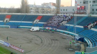 Фанатский сектор воронежского «Факела» оградили решеткой