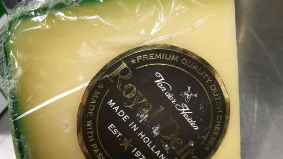 На воронежском рынке нашли 29 кг санкционных сыров