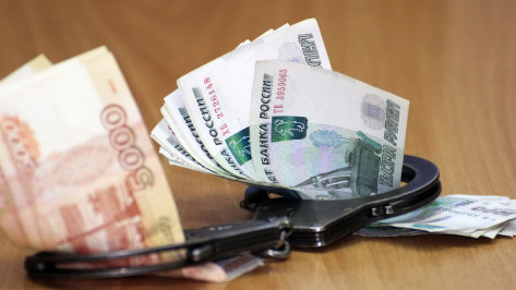 Сотрудник банка в Воронеже попался на взятке за обналичивание почти 2 млн рублей