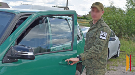 Лискинцы передали мотострелкам автомобиль повышенной проходимости