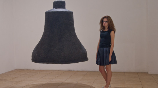 В Воронежском ЦСИ выставили войлочный колокол и нетонущий якорь