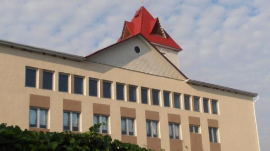 На бобровском заводе по изготовлению гитар станочница получила тяжелую травму руки