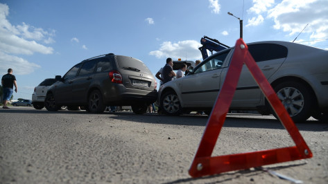 На въезде в Воронеж образовалась 5-километровая пробка из-за ДТП