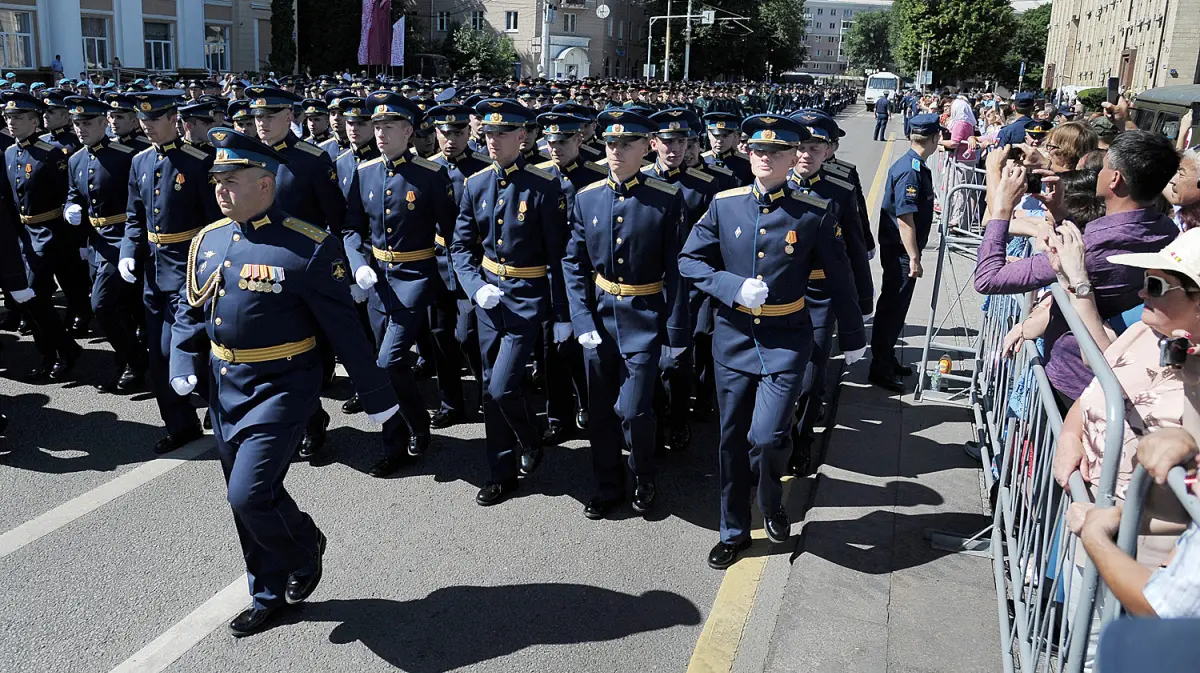 «Горжусь чрезвычайно». Как прошел выпуск воронежской Военно-воздушной  академии