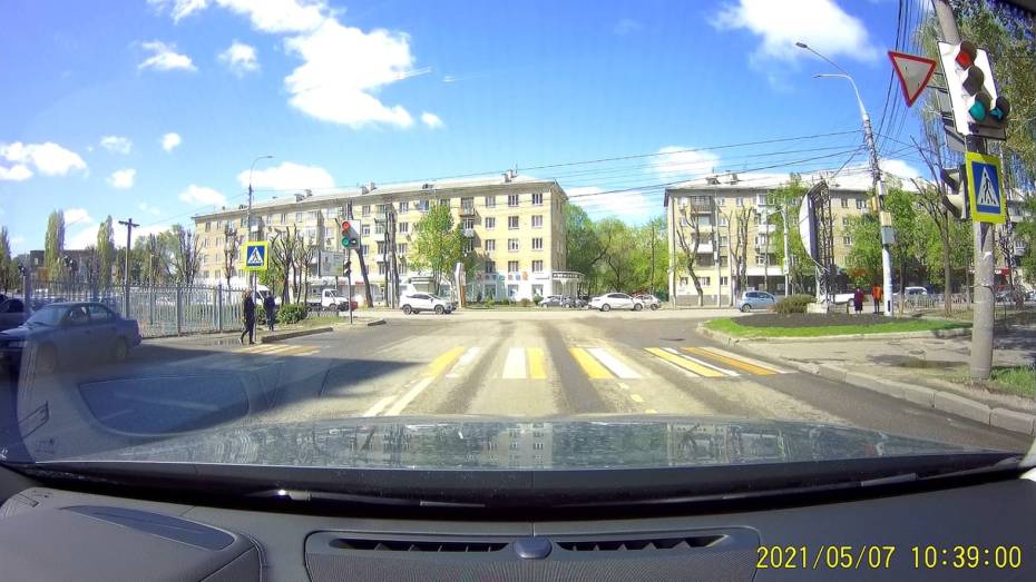 На пересечении улицы Урицкого и Московского проспекта в Воронеже сломался светофор