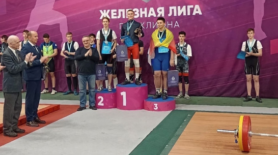 Кантемировец выиграл «золото» на турнире по тяжелой атлетике в Москве