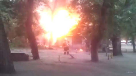 Воронежские спасатели потушили пожар на улице Волгоградской (ВИДЕО)