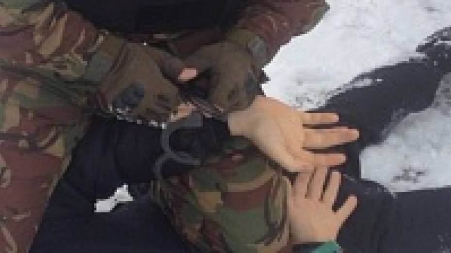 В Воронежской области задержан мужчина с ружьем и 1 кг марихуаны