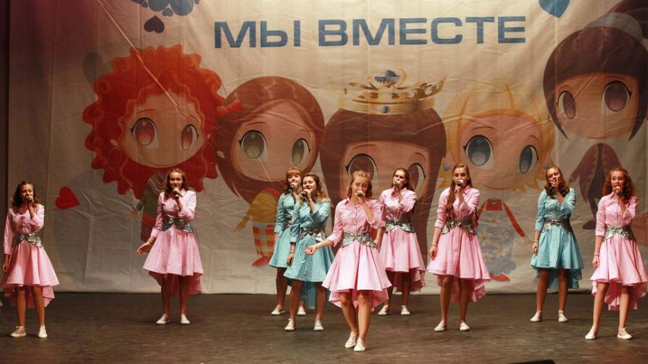 Детские вокальные группы. Костюмы для вокального ансамбля девочек. Костюмы для вокального ансамбля. Детский вокальный ансамбль песни. Детский вокальный ансамбль песни.