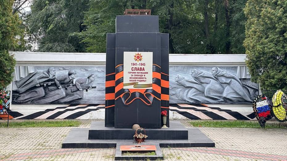 В Семилуках обновят памятник Солдату на Аллее Героев