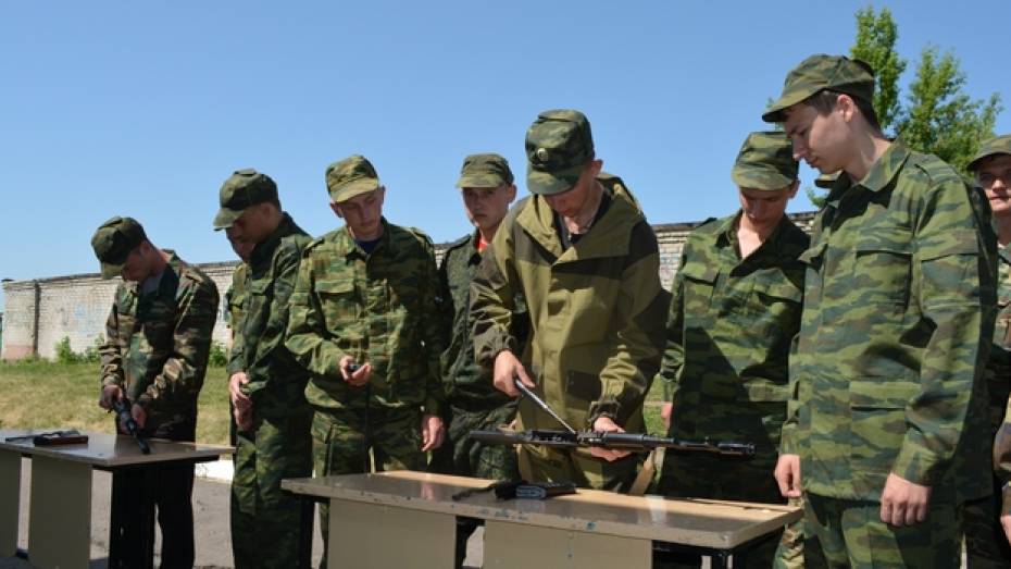 Десятиклассники нижнедевицких школ  «побывали в армии» 