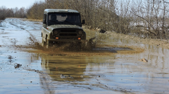 Водители сельских автобусов отказались от поездок в Кантемировку из-за разбитой дороги