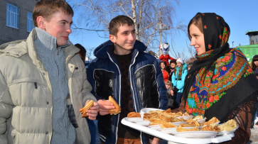 Студенты россошанского медколледжа испекли к Масленице больше тысячи блинов 