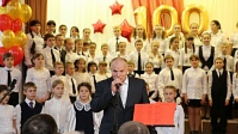 Таловская средняя школа отметила 100-летний юбилей