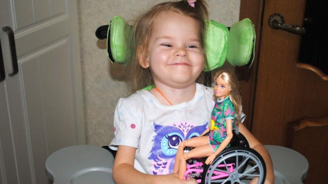 Жительница Воронежской области попросила помочь дочери с покупкой инвалидной коляски