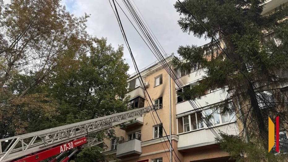 В Воронеже 27 августа загорелась квартира в доме на улице Кольцовской: видео