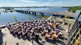 Симфонический оркестр исполнил композицию «Сектора газа» на крыше бизнес-центра в Воронеже