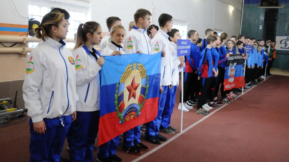 Школьники из Воронежской области победили в соревнованиях по пожарно-спасательному спорту 