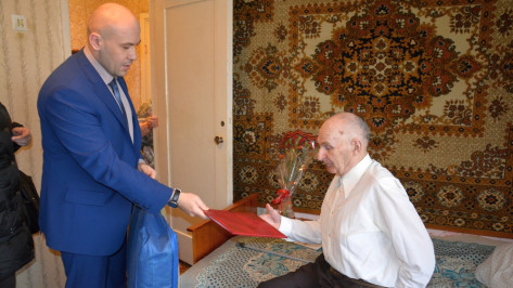 Поворинского ветерана с 90-летием поздравил Владимир Путин