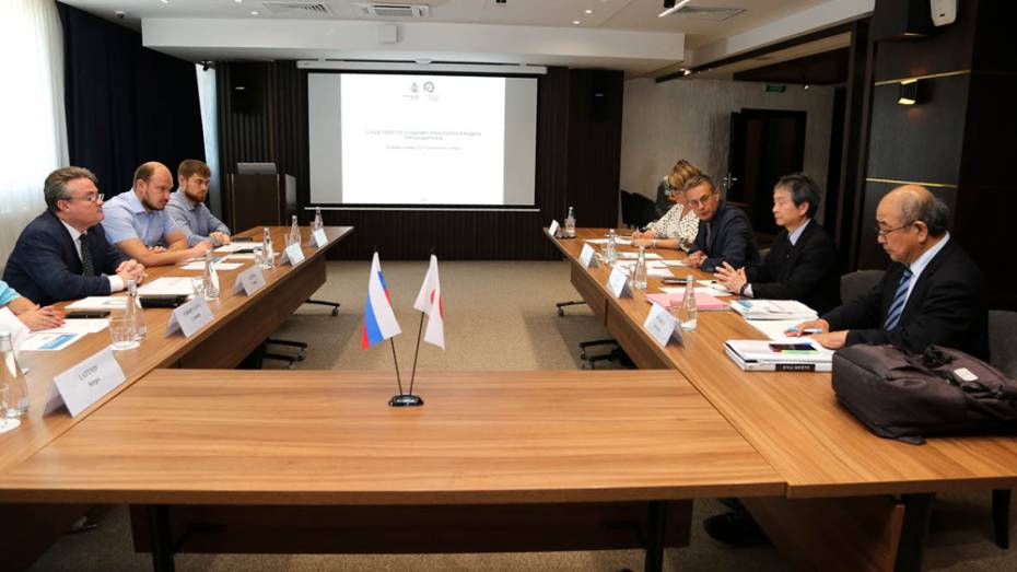 Японцы обсудили с мэром Воронежа проект создания рельсового транспорта