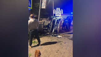 Два автомобиля перевернулись на пересечении улиц Кольцовской и 9 Января в Воронеже вечером 29 мая