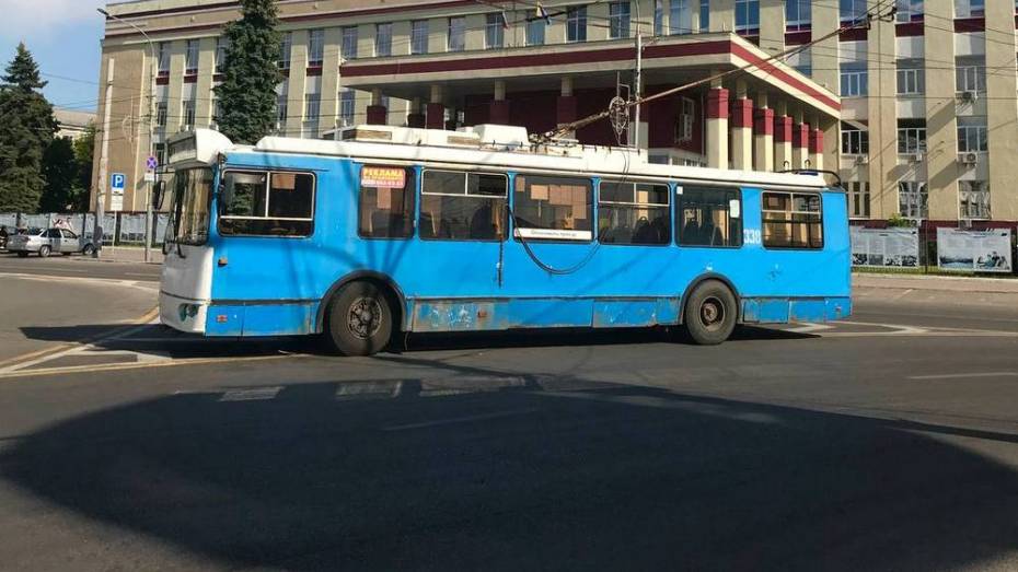 В Воронеже остановили троллейбусы