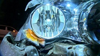 В Воронеже три школьника врезались в забор на «жигулях» и попали в больницу