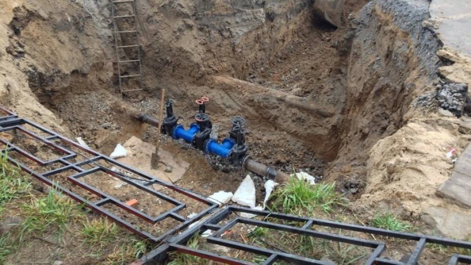 Устранение оставившей без воды 150 домов Воронежа аварии продолжилось ночью