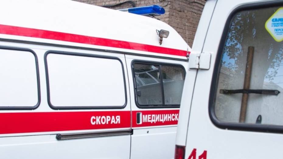 В Воронеже мужчина напал на бригаду скорой помощи с ножом