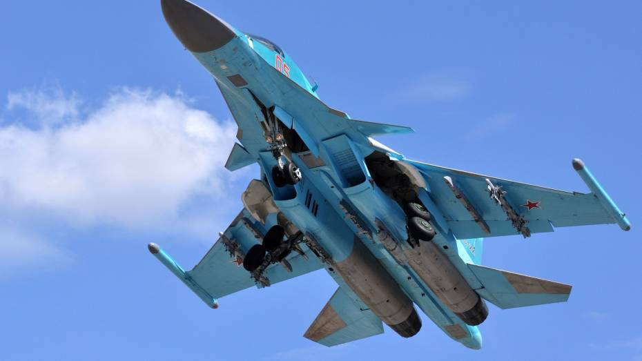 На этой неделе в Воронеж прилетят три новых истребителя Су-34