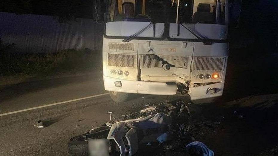 В Воронежской области в ДТП с автобусом погиб мотоциклист