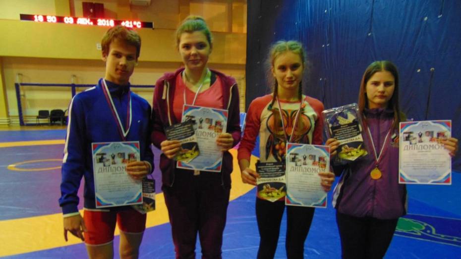 Аннинские борцы взяли «золото» на всероссийском турнире