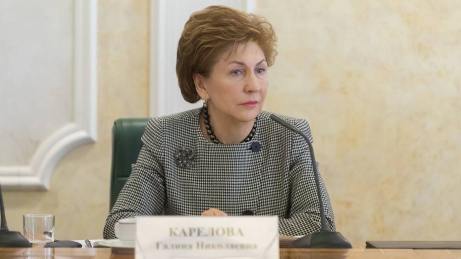 Галина Карелова пообещала решить вопрос с местами в яслях в Воронежской области