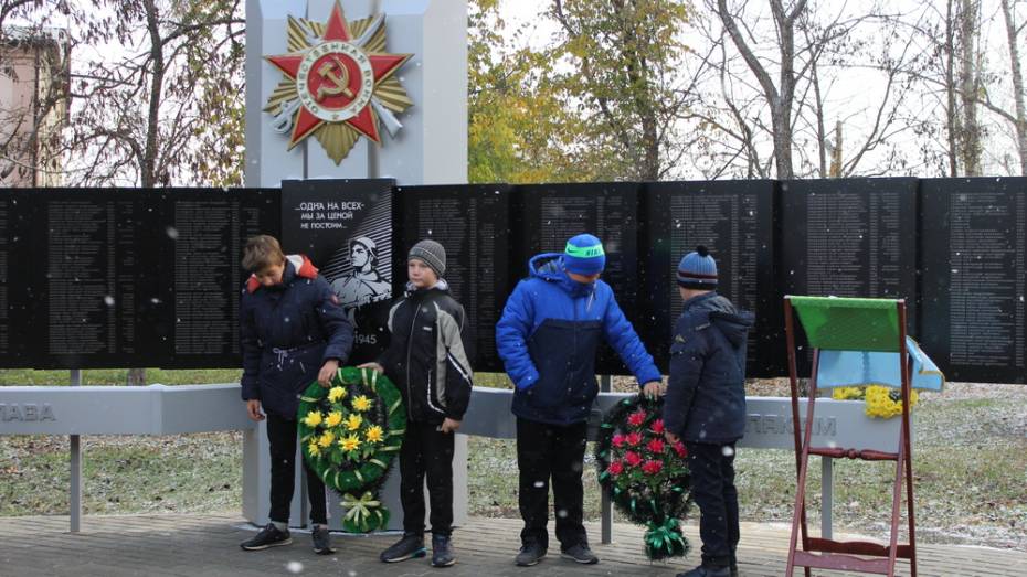В таловском селе Синявка реконструировали мемориал погибшим в годы ВОВ землякам