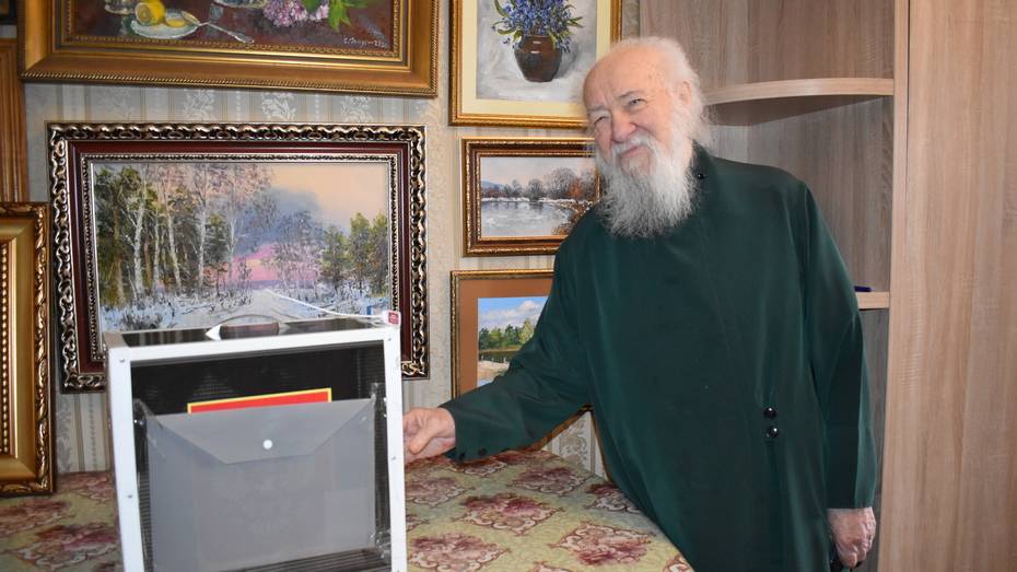 В Борисоглебске проголосовал почетный гражданин города и заслуженный художник РФ Стефан Домусчи