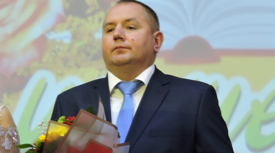 Сотрудника районной администрации в Воронежской области наградили от «Команды Путина»