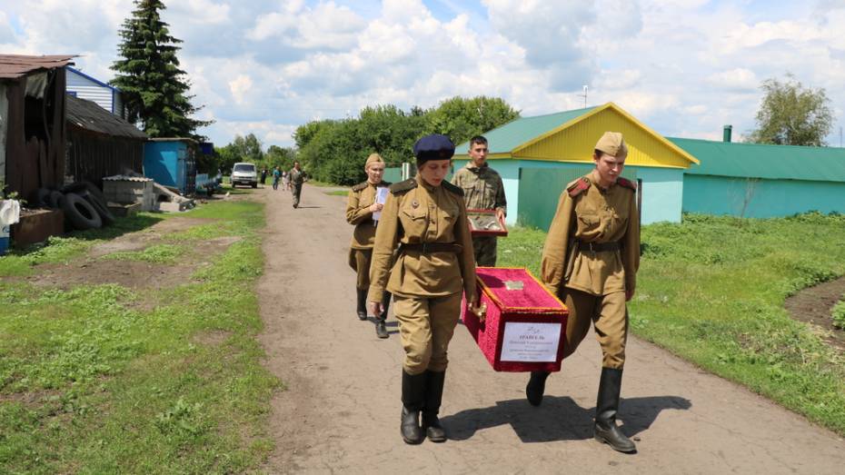 В панинском селе перезахоронили останки погибшего в Ленинградской области земляка