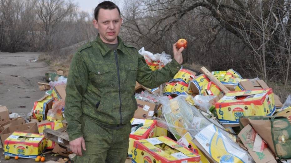 В водоохранной зоне под Воронежем появилась свалка просроченных продуктов