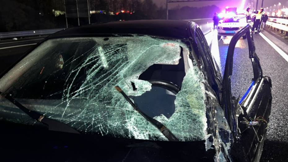 Под Воронежем пьяный водитель BMW врезался в «Газель» и насмерть сбил пешехода