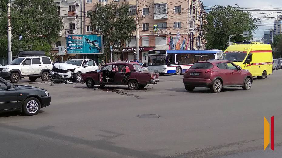 В Воронеже назвали главные причины ДТП на перекрестках и рассказали о мерах по снижению аварийности