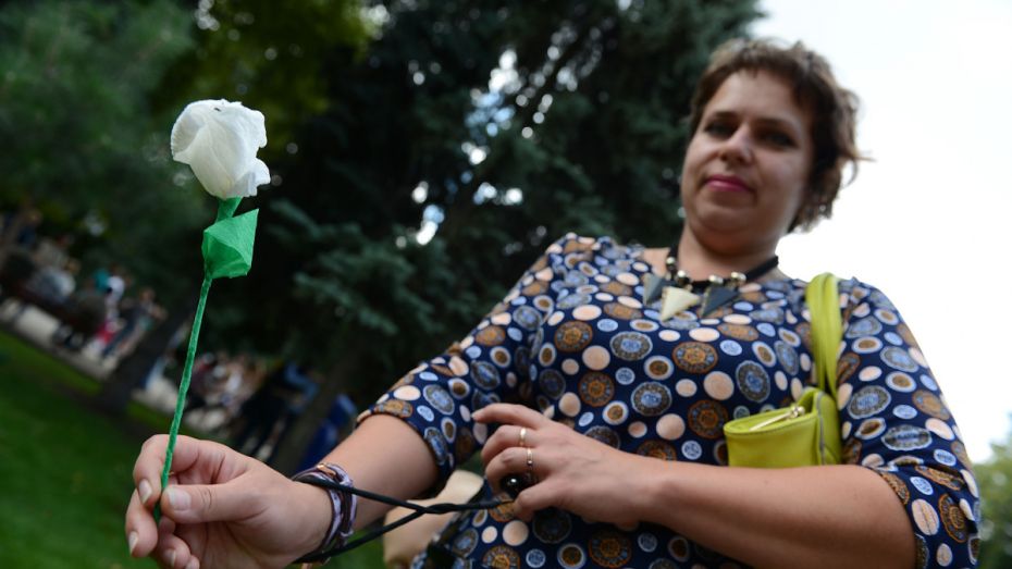 В торговых центрах и храмах Воронежской области началась акция «Белый цветок»