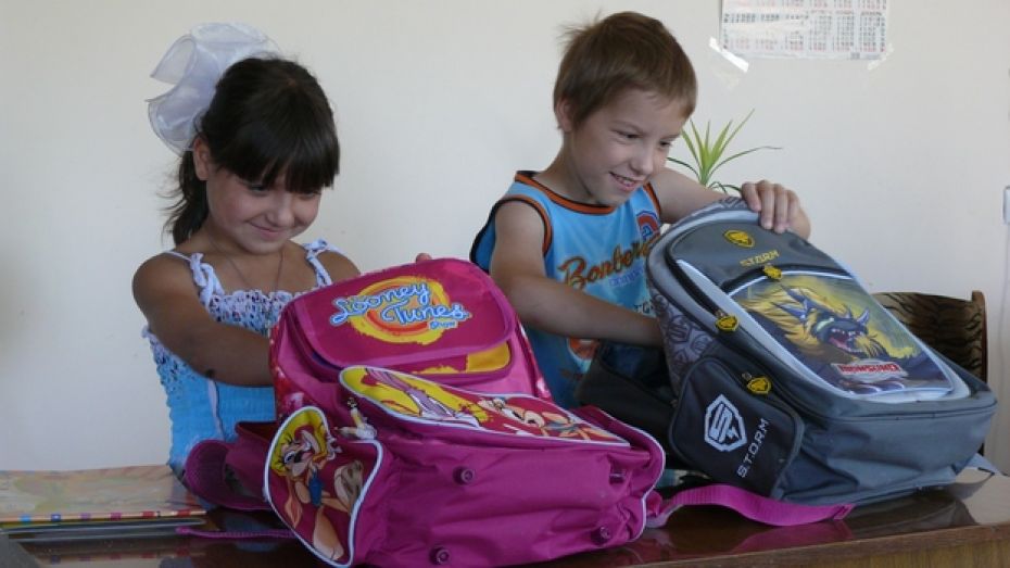 В Поворинском районе 57 детей получили к началу учебного года школьные ранцы 
