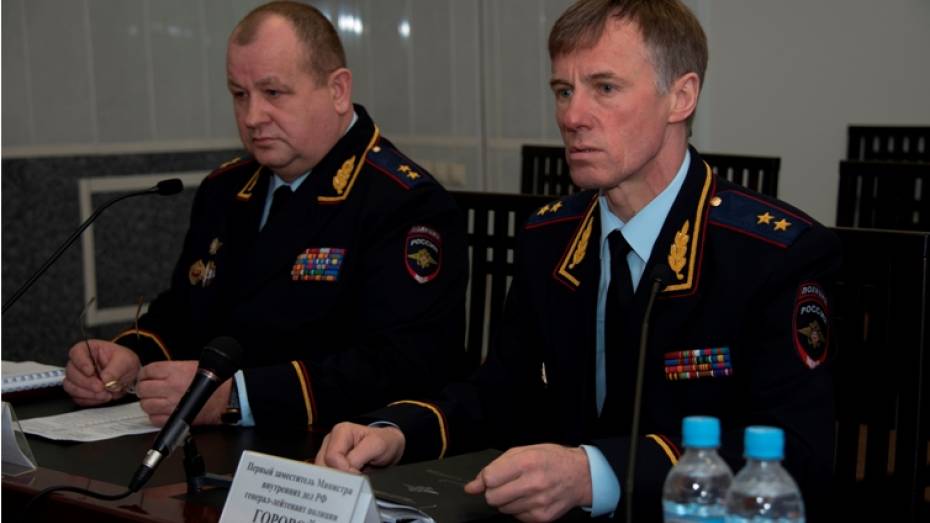 Замминистра МВД проверил, как в Воронеже готовят к службе сотрудников вневедомственной охраны