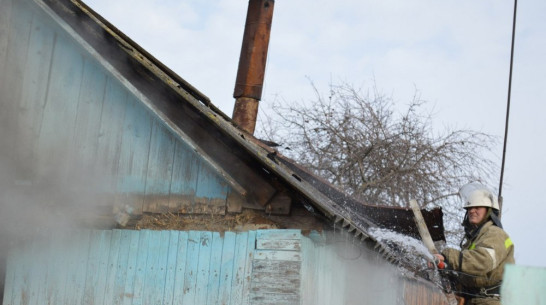 В Лисках при пожаре погибла пожилая женщина