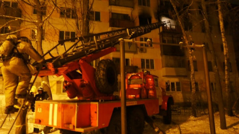 В Воронеже спасатели нашли в сгоревшей квартире тело пенсионера
