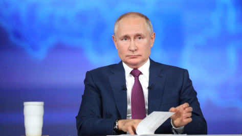Путин призвал глав регионов чаще проводить прямые линии