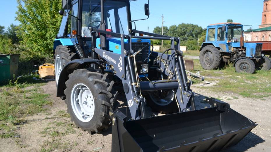 В коммунальную службу калачеевского села Заброды поступил трактор со спецоборудованием